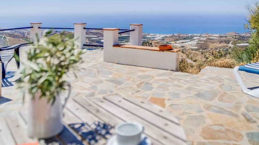 Casa rural en Sayalonga con vistas al mar